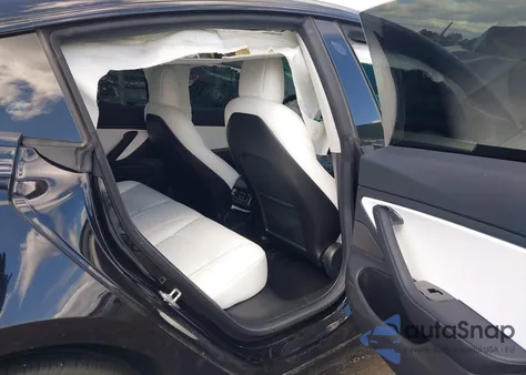 2018 Tesla Model 3 Long Range/Performance z USA, uszkodzony, nr VIN 5YJ3E1EBXJF085530